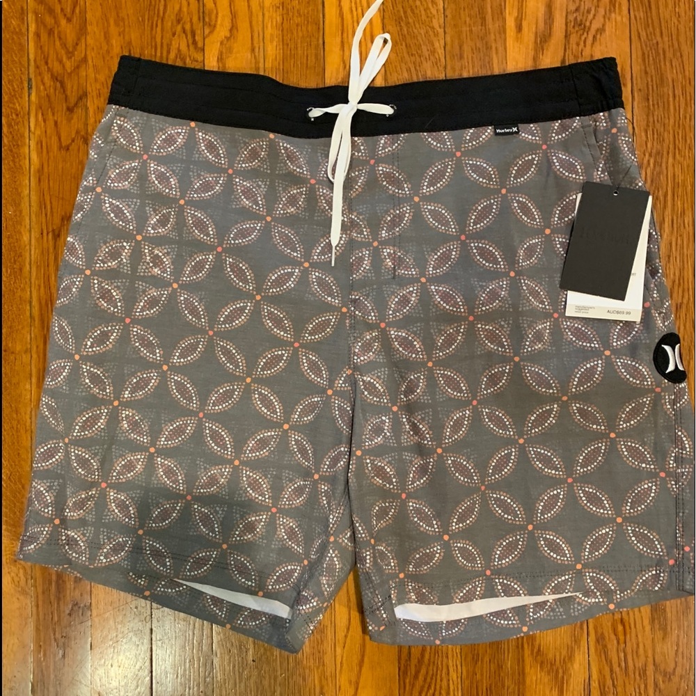 Hurley half elastic boardshorts size 32